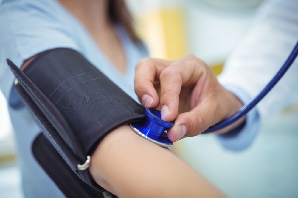 tansiyon hastaları implant yaptırabilir mi